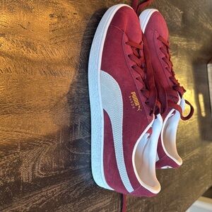 Brand new PUMA suede tennis shoes